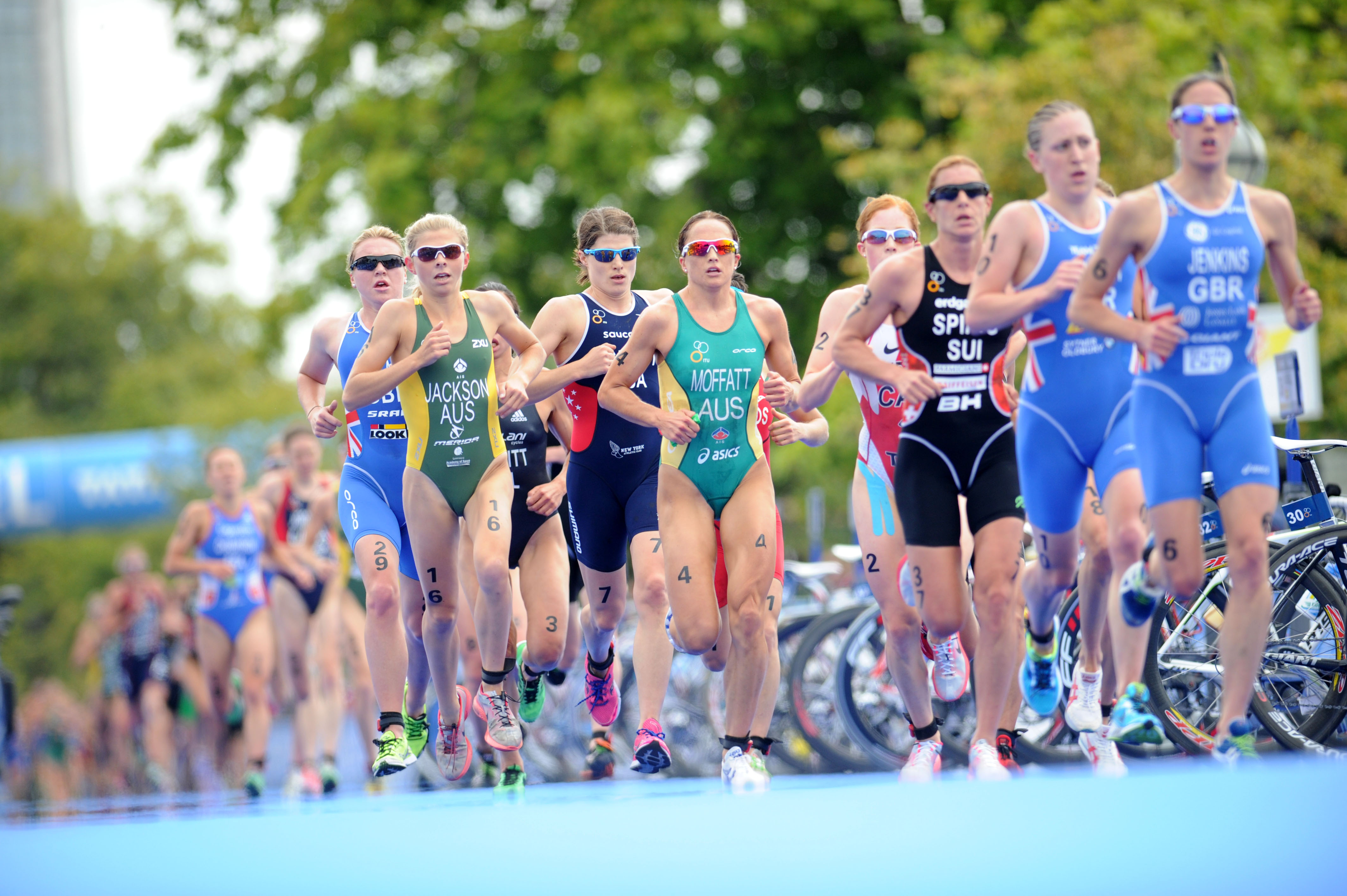 2013 London WCS women's run - credit Delly Carr ITU.JPG