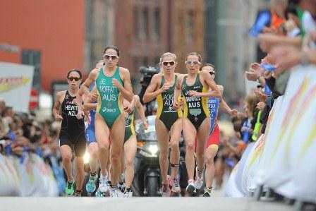 Aussie Emmas Hamburg run - credit Delly Carr ITU